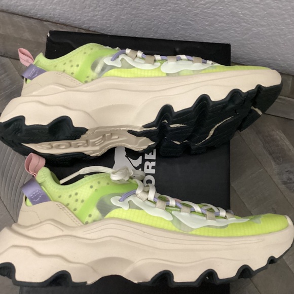 SOREL Women's Kinetic Breakthru Tech Lace Sneakers, size 8 - Picture 10 of 12